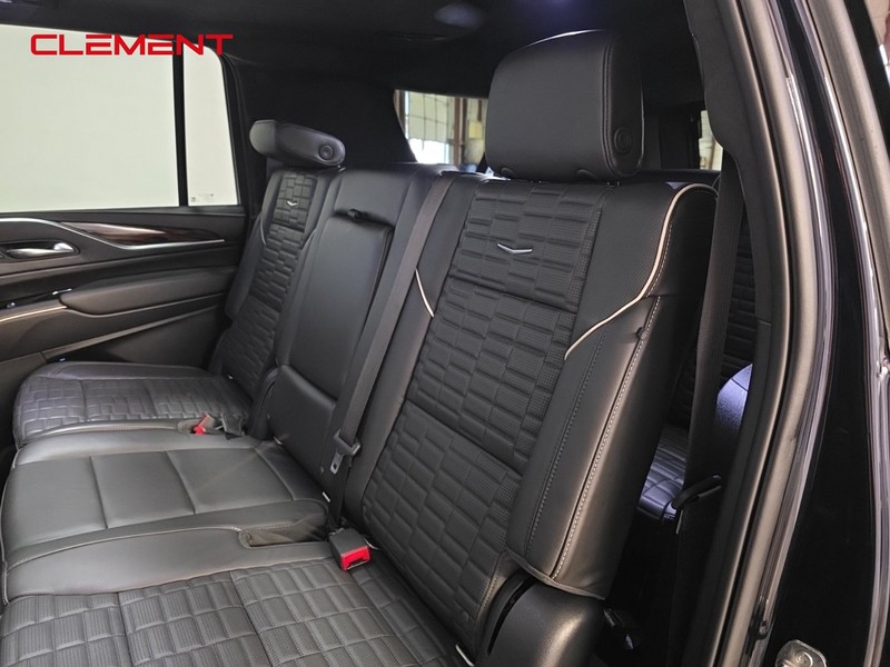 Cadillac Escalade ESV Vehicle Image 35