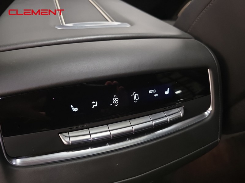 Cadillac Escalade ESV Vehicle Image 37