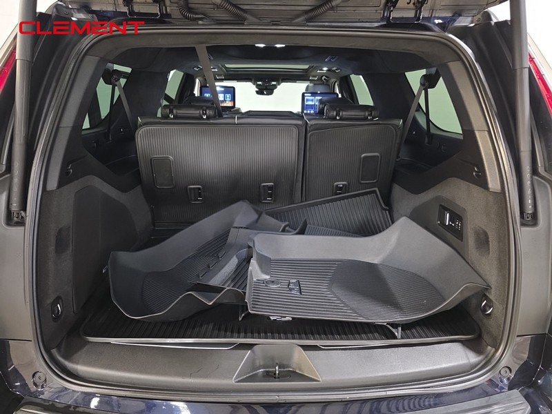 Cadillac Escalade ESV Vehicle Image 39