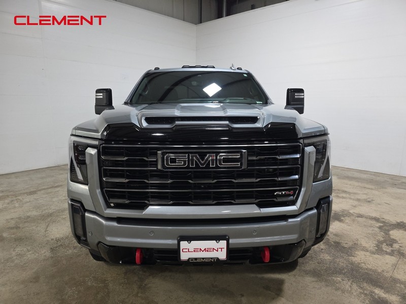 GMC Sierra 2500HD Vehicle Image 02
