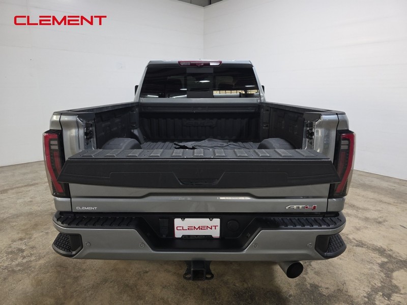 GMC Sierra 2500HD Vehicle Image 09