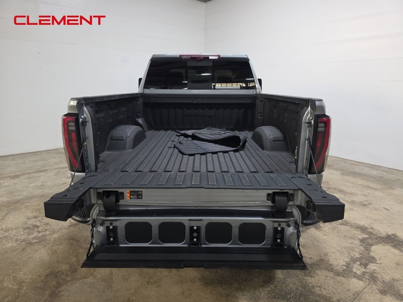 GMC Sierra 2500HD Vehicle Image 10