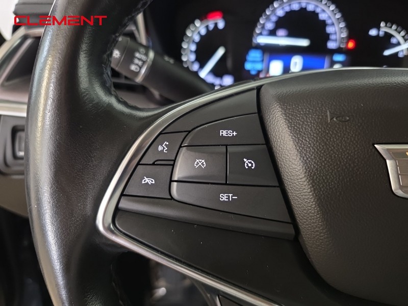 Cadillac XT5 Vehicle Image 11