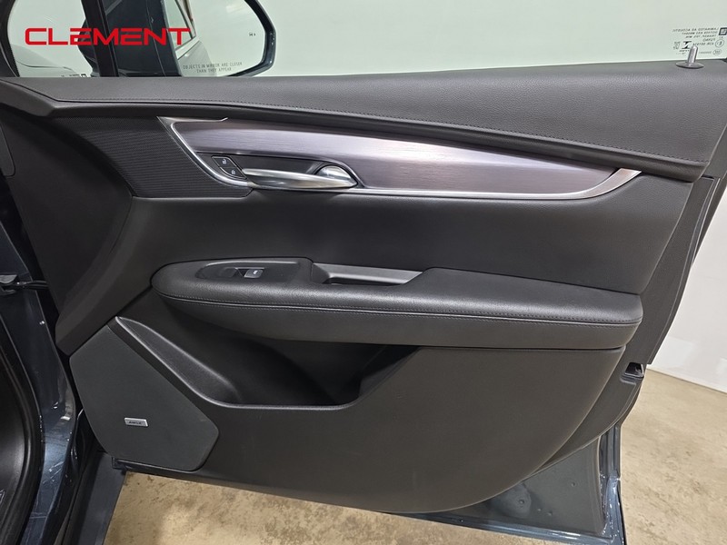 Cadillac XT5 Vehicle Image 36