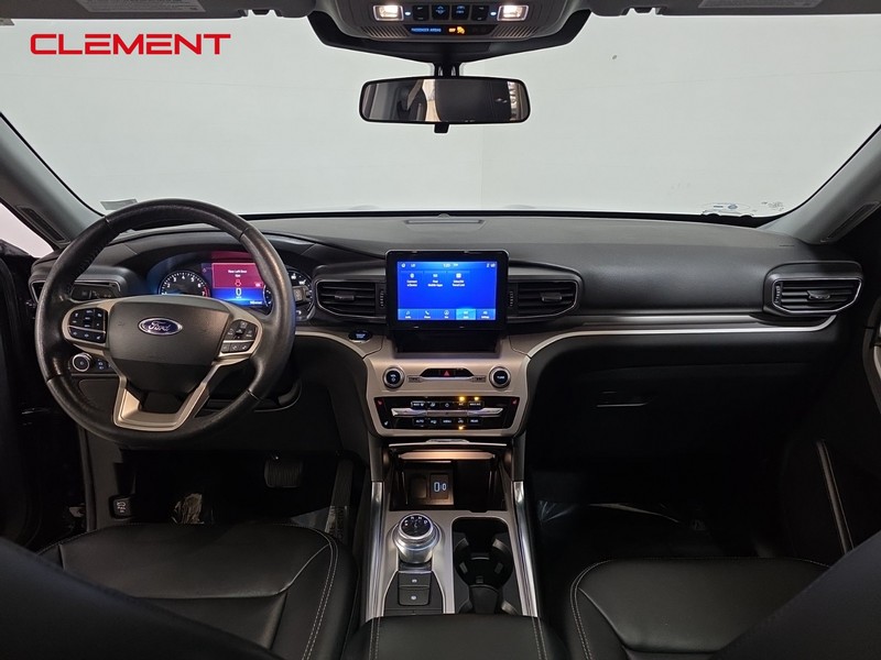 Ford Explorer Vehicle Image 11