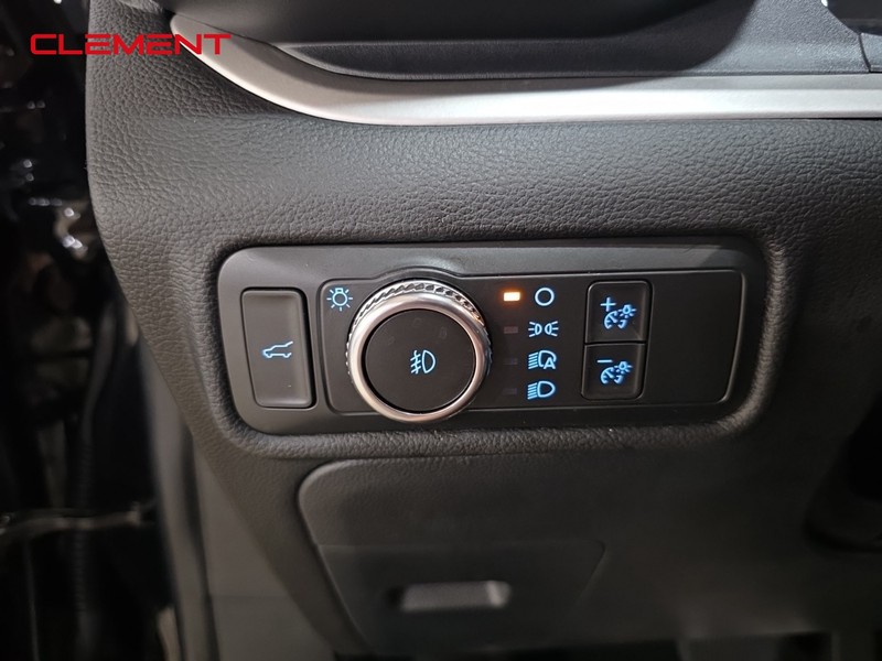Ford Explorer Vehicle Image 12