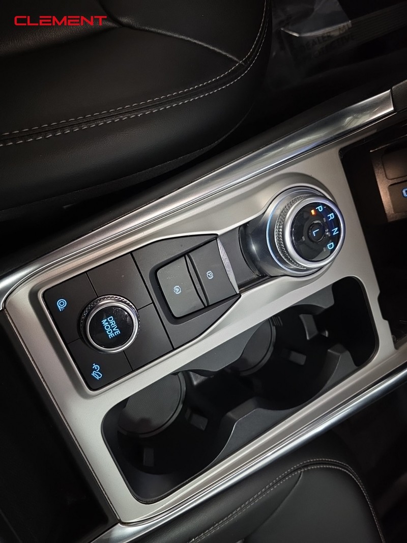 Ford Explorer Vehicle Image 25