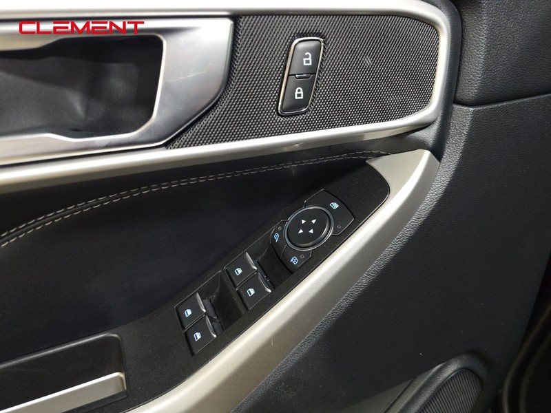 Ford Explorer Vehicle Image 27