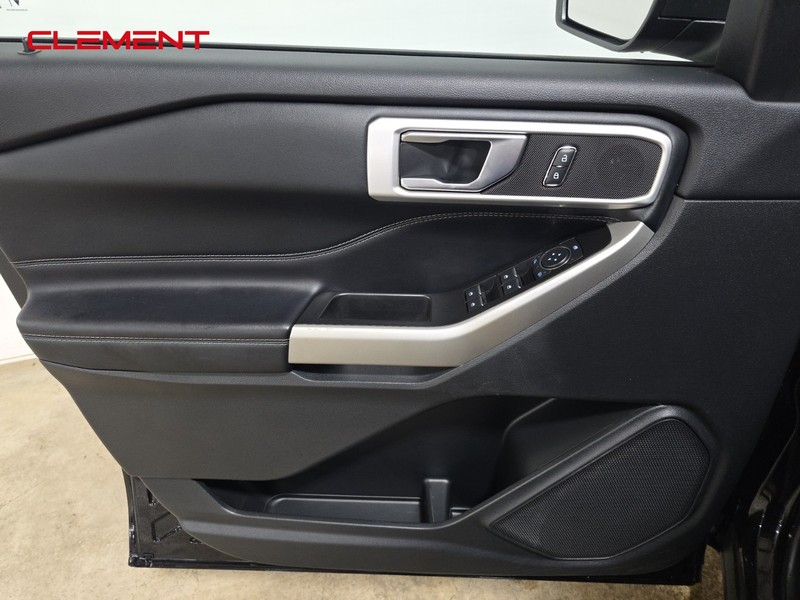 Ford Explorer Vehicle Image 28