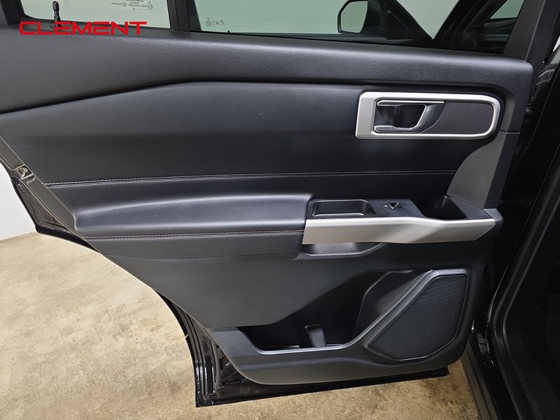 Ford Explorer Vehicle Image 31