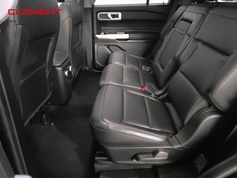Ford Explorer Vehicle Image 32