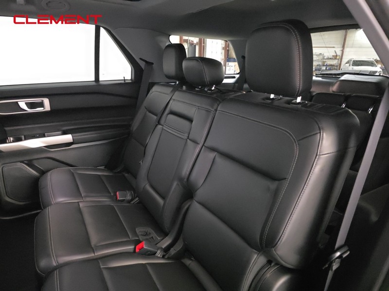 Ford Explorer Vehicle Image 33