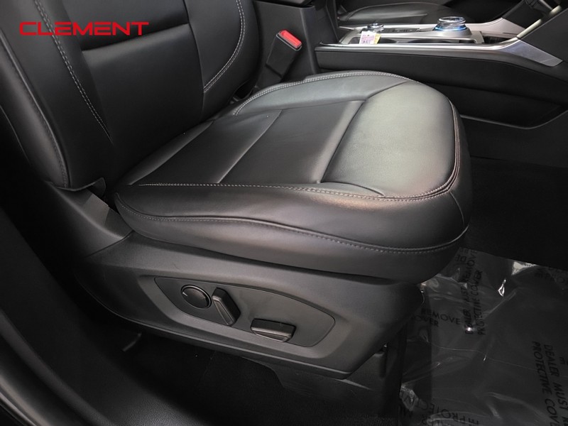 Ford Explorer Vehicle Image 35