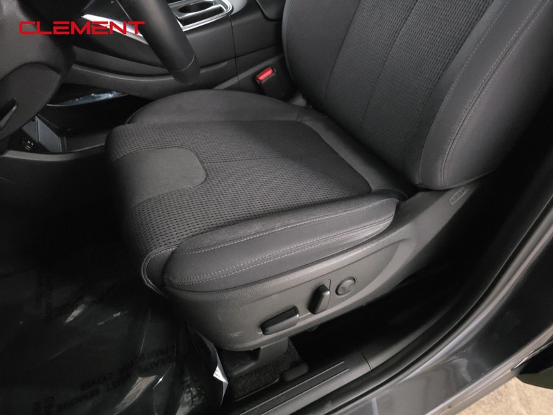 Hyundai Santa Fe Vehicle Image 21