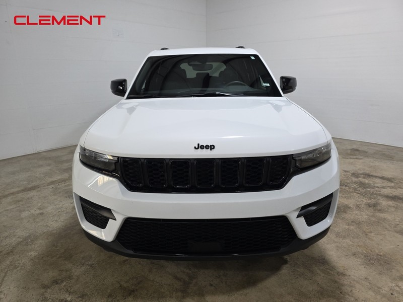 Jeep Grand Cherokee Vehicle Image 02