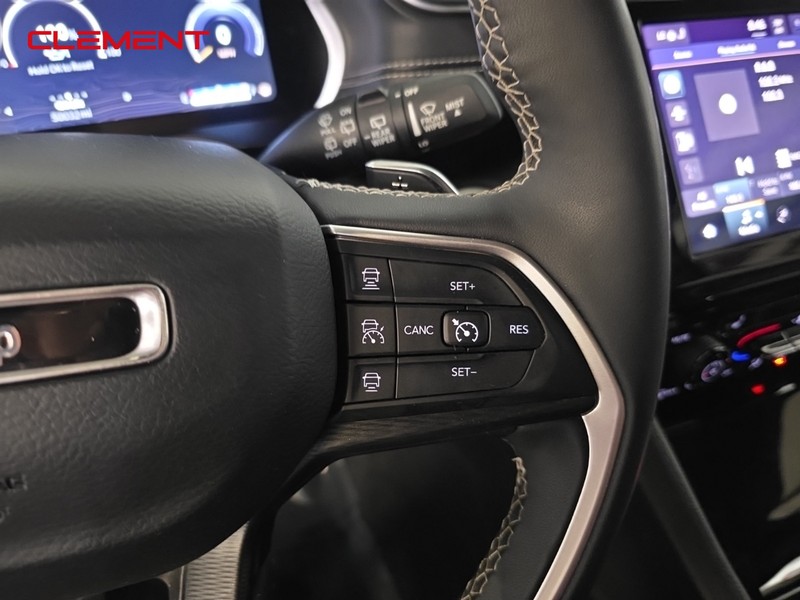 Jeep Grand Cherokee Vehicle Image 13