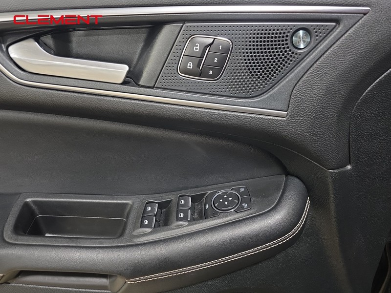 Ford Edge Vehicle Image 21
