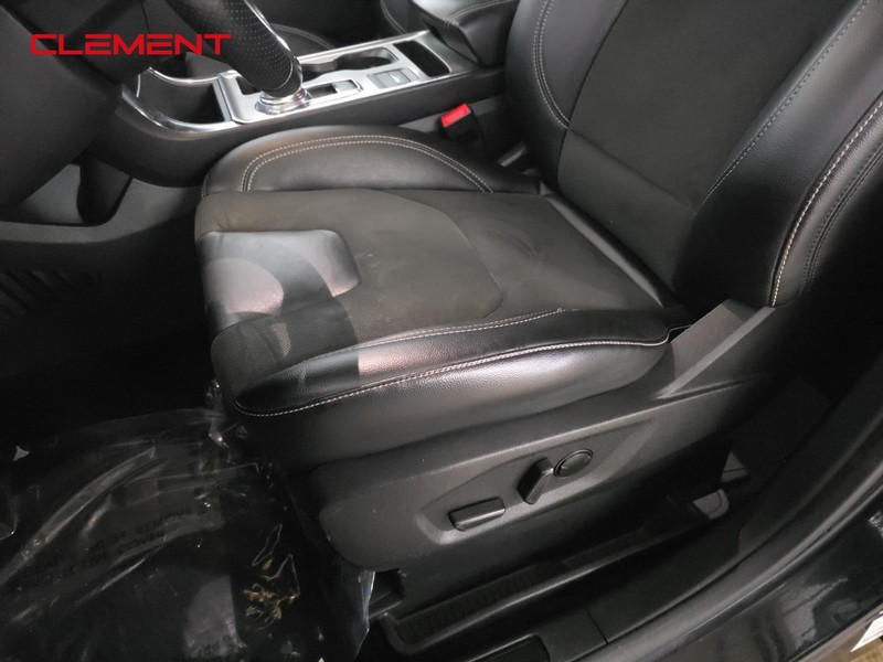 Ford Edge Vehicle Image 23