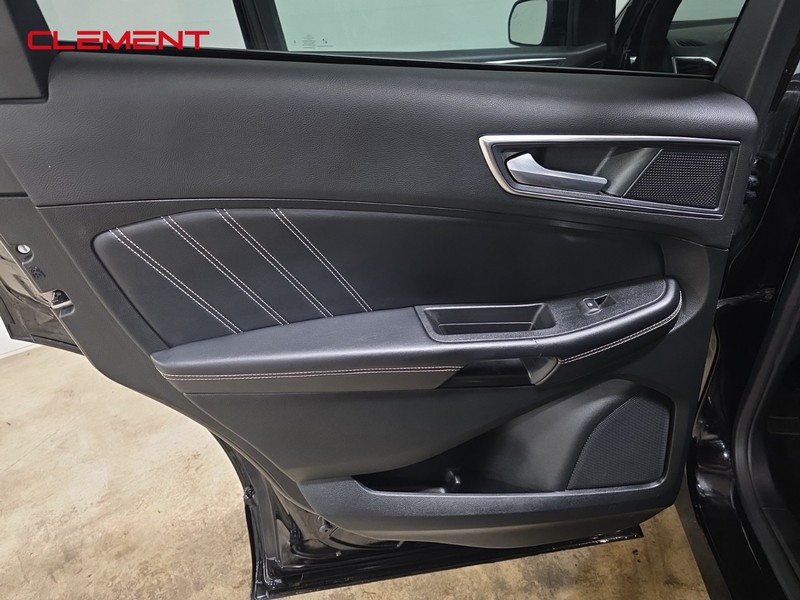 Ford Edge Vehicle Image 25