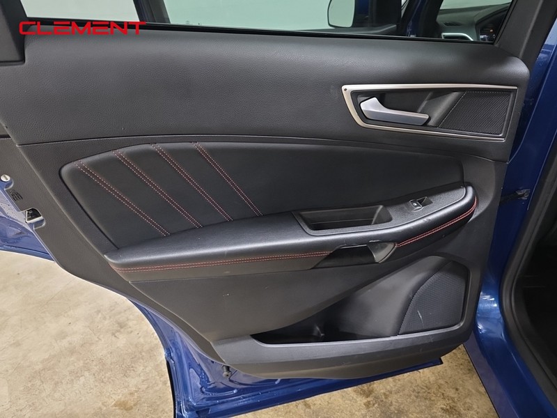 Ford Edge Vehicle Image 24