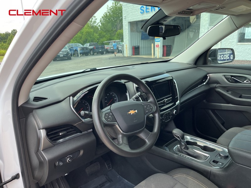 Chevrolet Traverse Vehicle Image 30