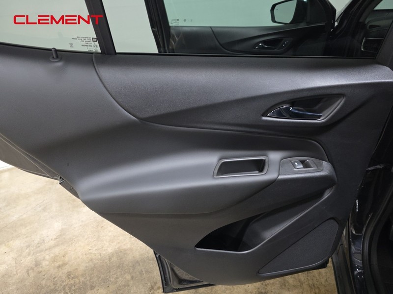 Chevrolet Equinox Vehicle Image 24
