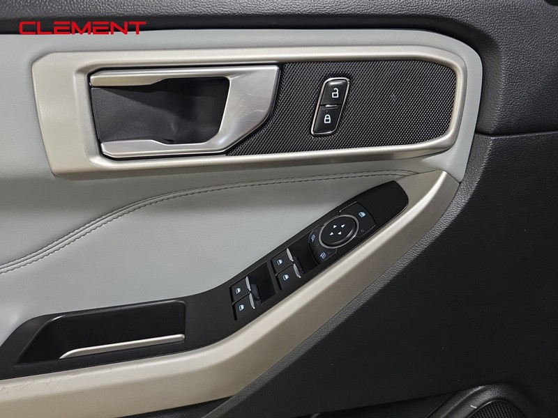 Ford Explorer Vehicle Image 22
