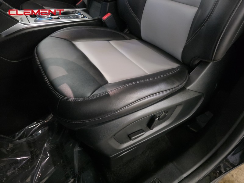 Ford Explorer Vehicle Image 24