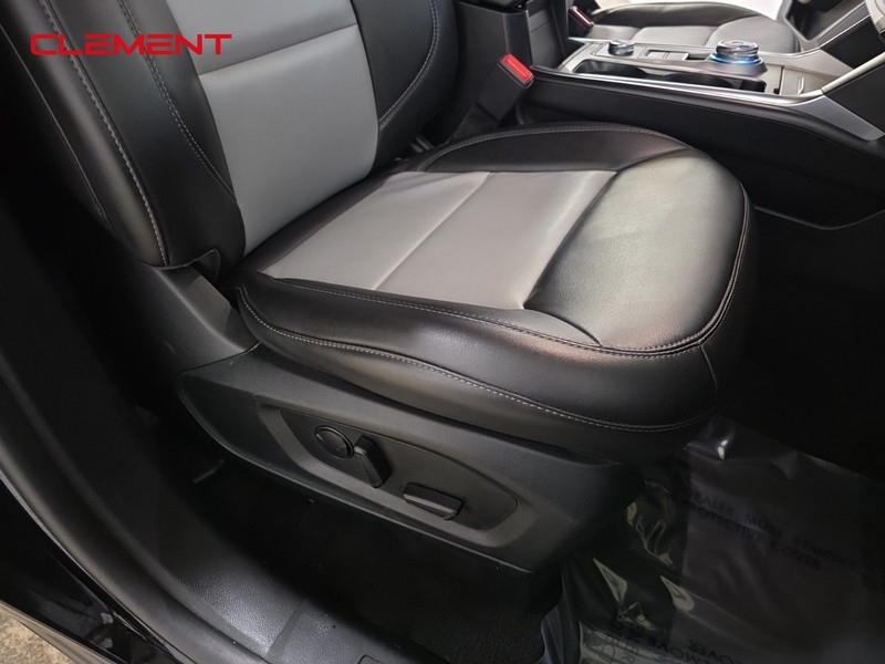 Ford Explorer Vehicle Image 30