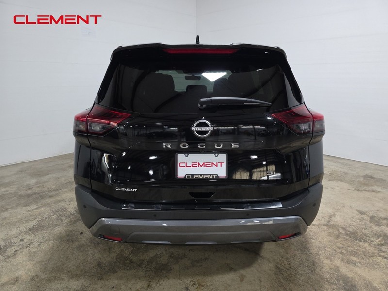 Nissan Rogue Vehicle Image 07