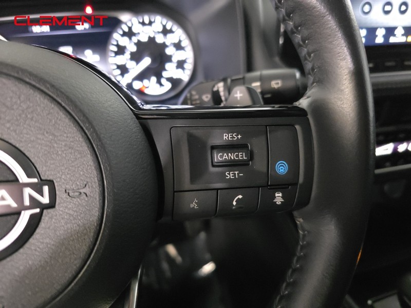 Nissan Rogue Vehicle Image 12