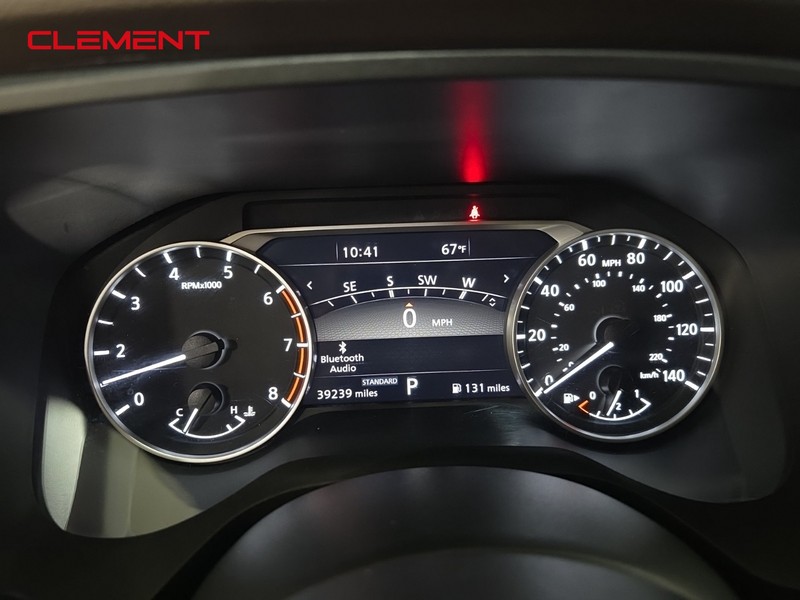 Nissan Rogue Vehicle Image 14