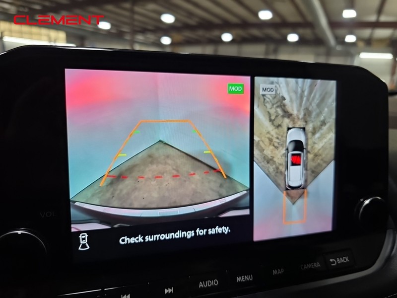 Nissan Rogue Vehicle Image 17