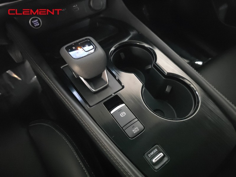 Nissan Rogue Vehicle Image 19