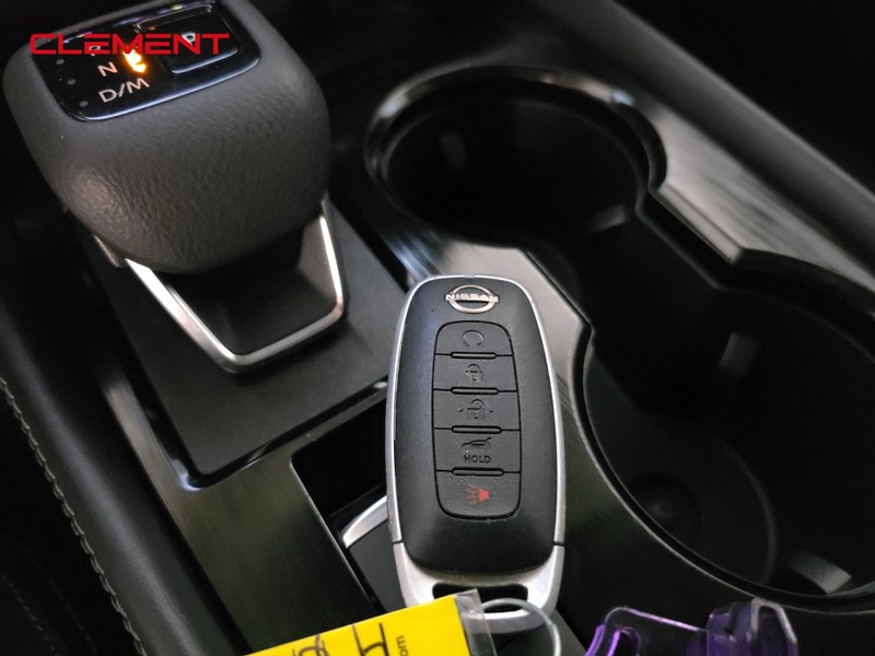 Nissan Rogue Vehicle Image 20