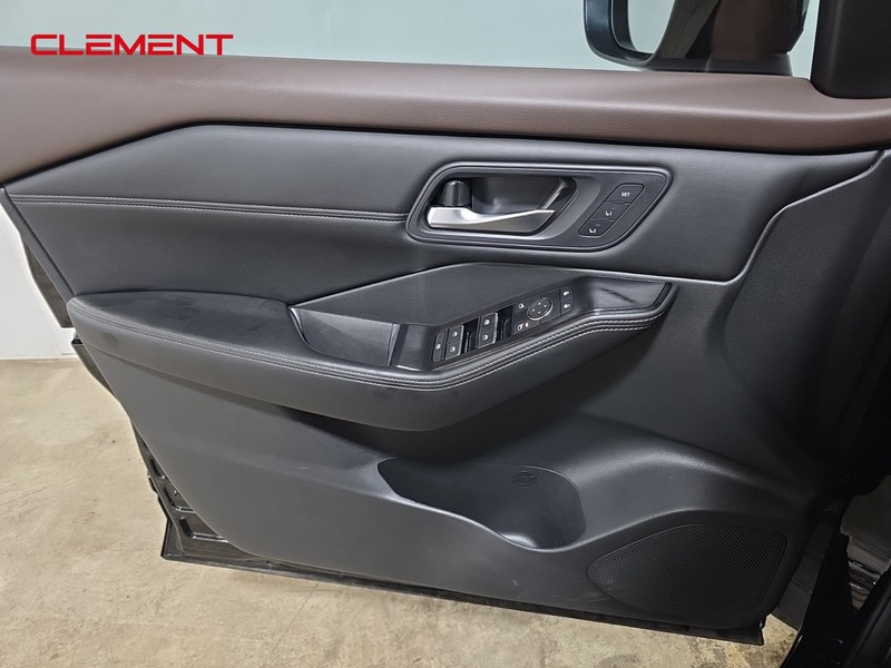 Nissan Rogue Vehicle Image 23