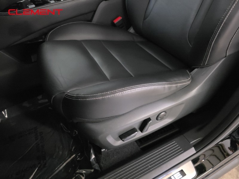 Nissan Rogue Vehicle Image 24