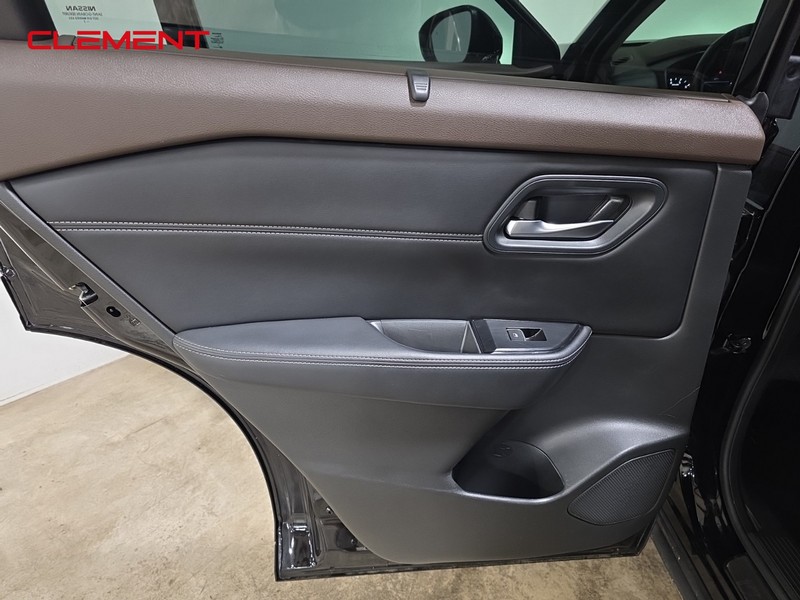 Nissan Rogue Vehicle Image 26