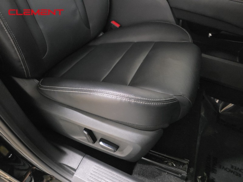 Nissan Rogue Vehicle Image 30