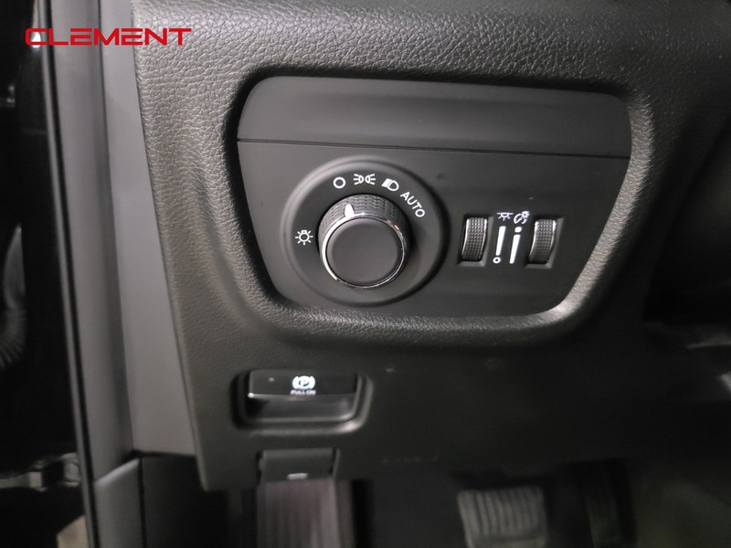 Jeep Grand Cherokee L Vehicle Image 11