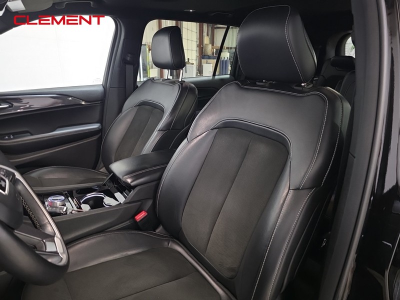 Jeep Grand Cherokee L Vehicle Image 25