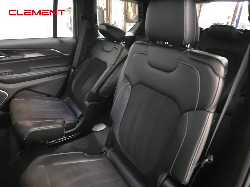 Jeep Grand Cherokee L Vehicle Image 28