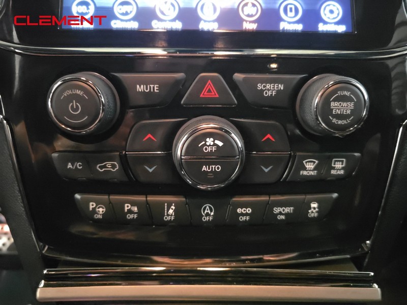 Jeep Grand Cherokee Vehicle Image 16