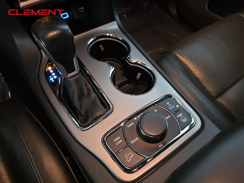 Jeep Grand Cherokee Vehicle Image 18