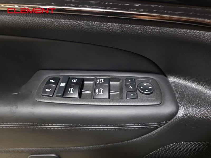 Jeep Grand Cherokee Vehicle Image 21
