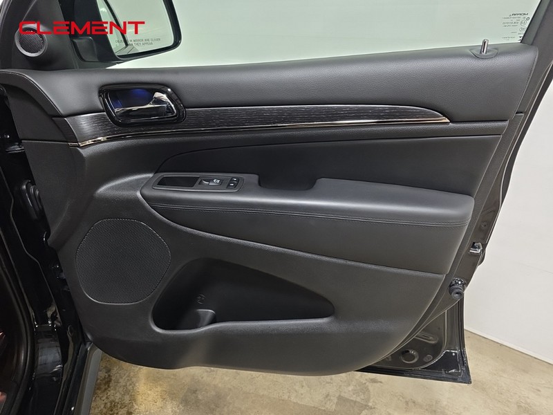 Jeep Grand Cherokee Vehicle Image 30