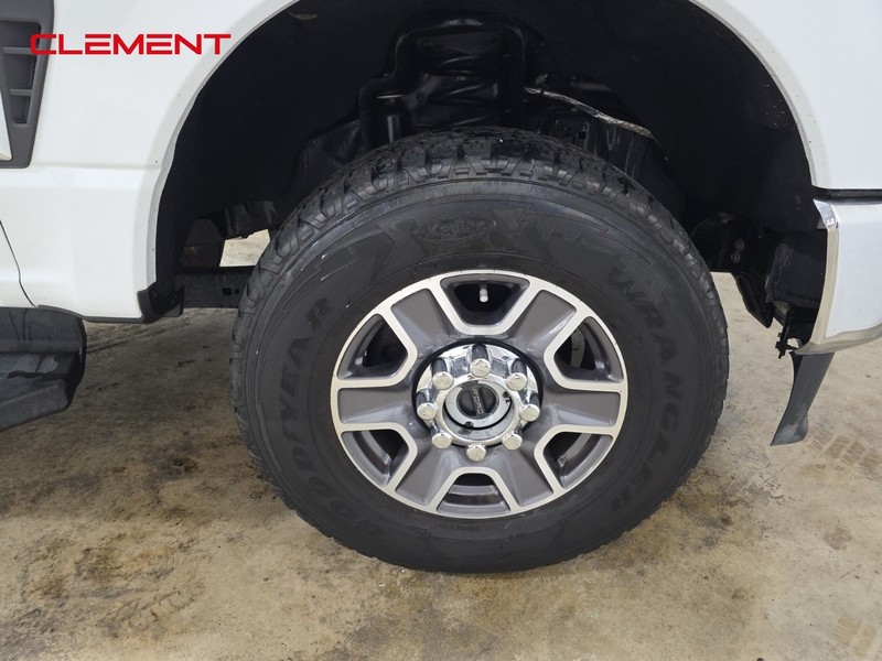 Ford Super Duty F-250 SRW Vehicle Image 38
