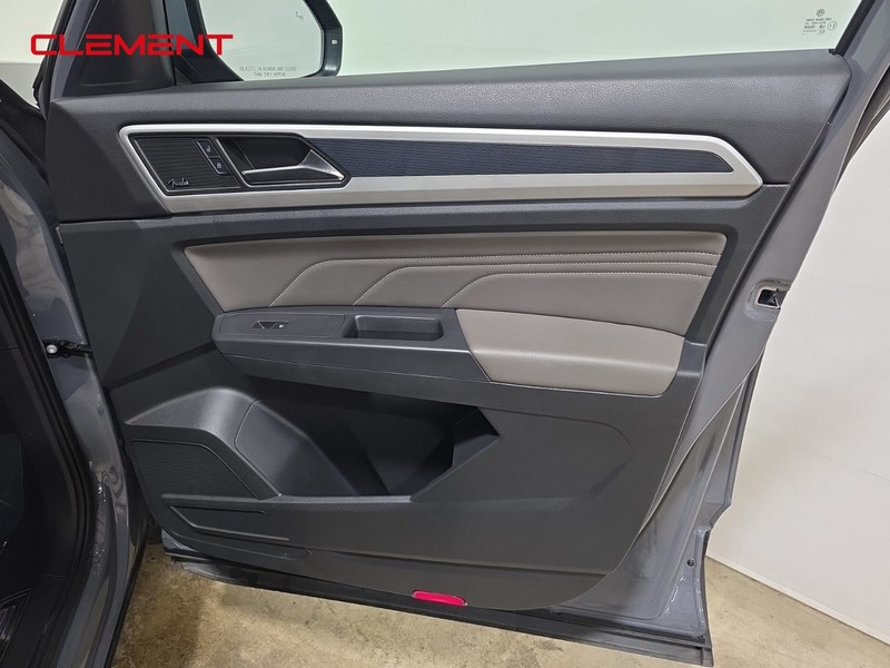 Volkswagen Atlas Cross Sport Vehicle Image 33