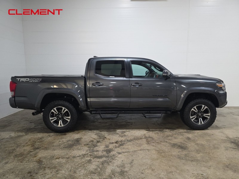 Toyota Tacoma Vehicle Image 04