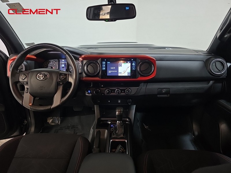Toyota Tacoma Vehicle Image 10